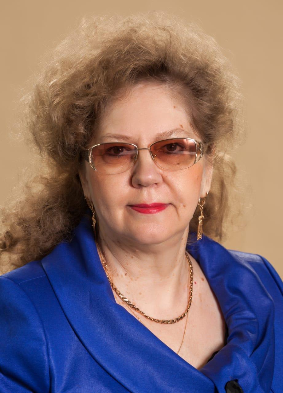 Директор школы, руководитель высшей категории. Кандидат педагогических наук. Почетный работник общего образования РФ. Учитель французского языка высшей категории.